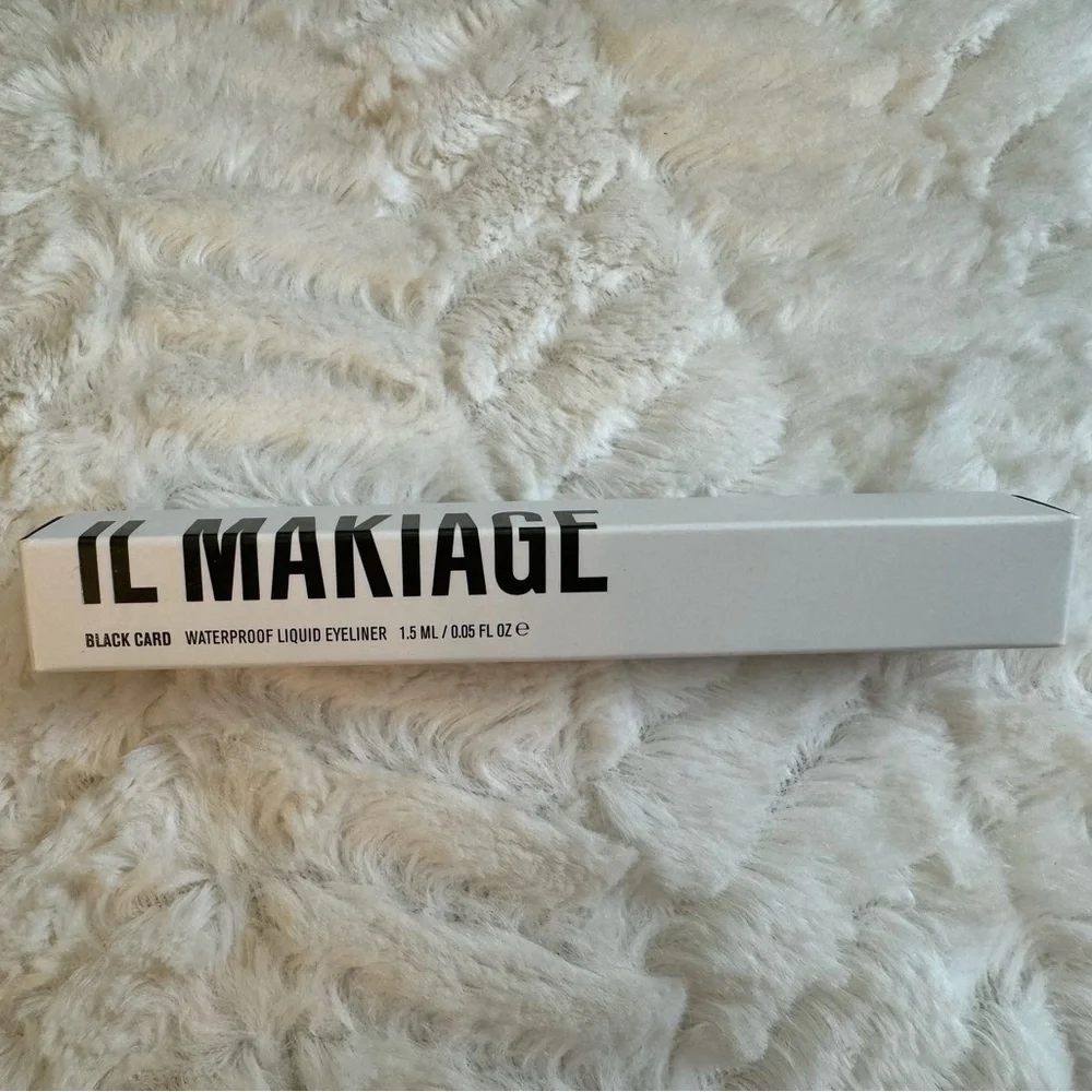 Il Makiage Black Card Waterproof Liquid Eyeliner